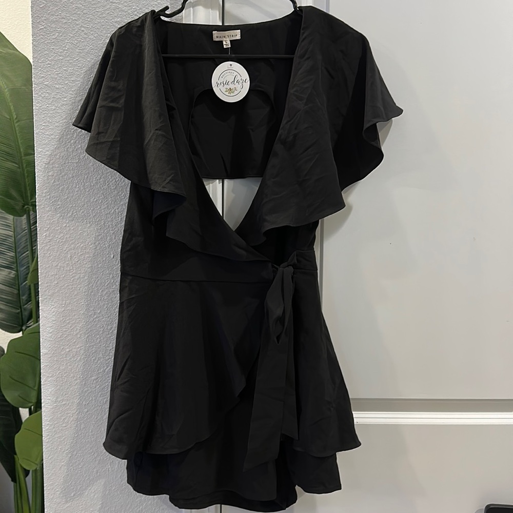 NWT Main Strip Wrap Romper. Black. Size Large. Never worn. Open back.